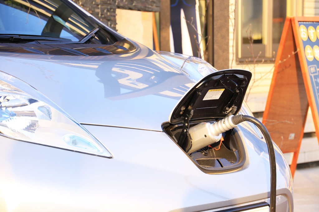 電気自動車用の充電スタンド設置も